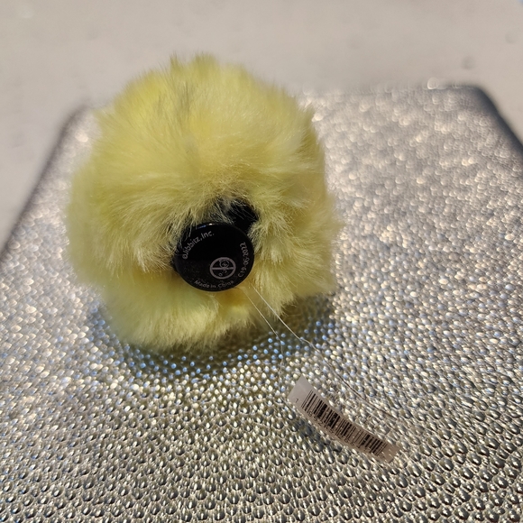 Yellow puff ball crocs charm - Picture 4 of 5